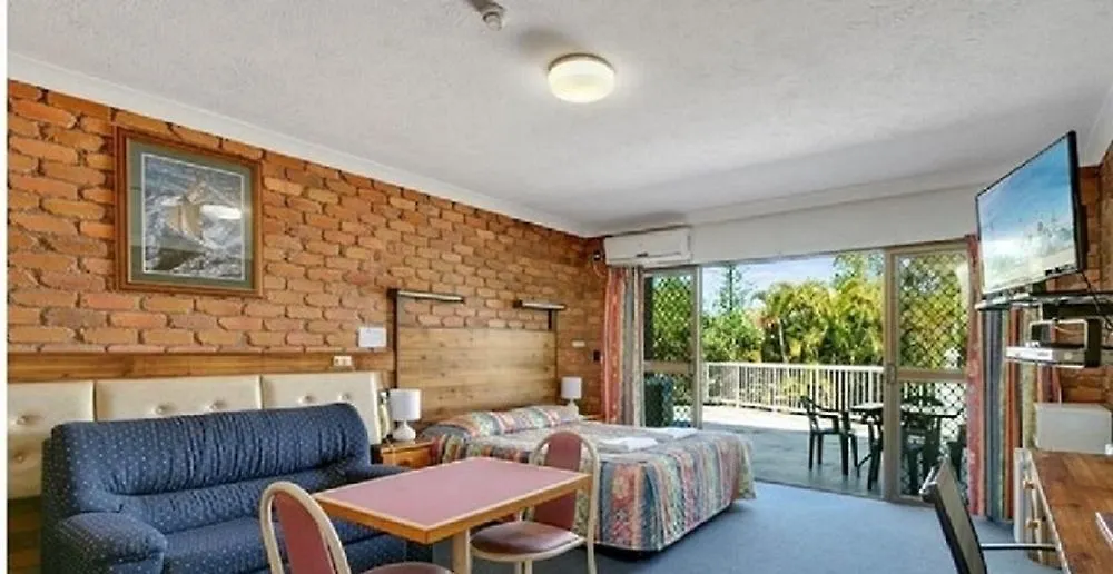 *** Apartahotel Red Star Palm Beach Gold Coast Australia